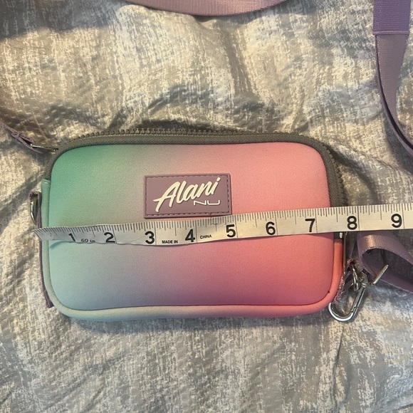 ALANI NU CROSSBODY TRAVEL BAG RAINBOW TYE DYE PINK BLUE SIZE SMALL - Picture 7 of 9